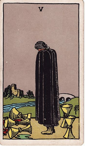 Tarotkarte Fünf der Kelche aus dem Rider-Waite-Tarot