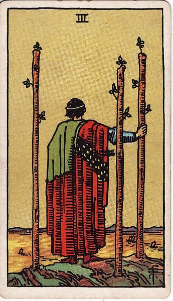 Tarotkarte Drei der Stäbe aus dem Rider-Waite-Tarot