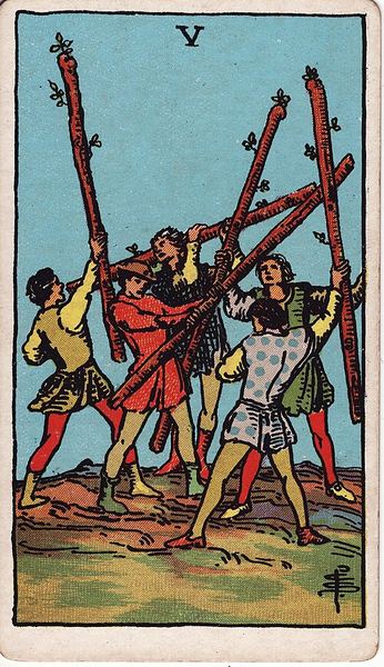 Tarotkarte Fünf der Stäbe aus dem Rider-Waite-Tarot